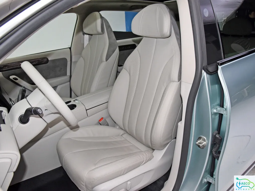 2021 Lingpao Sedan Top Rated EV Electric Car 170km/H 5 Seats Autopilot Highest Safety Rating