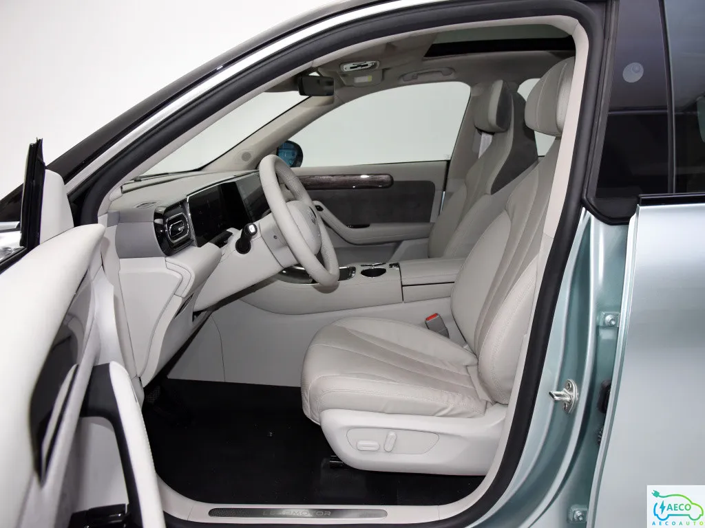 2021 Lingpao Sedan Top Rated EV Electric Car 170km/H 5 Seats Autopilot Highest Safety Rating