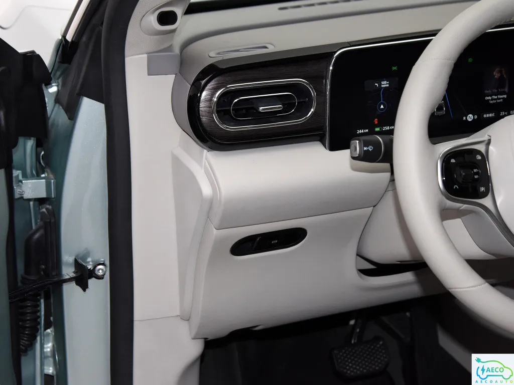 2021 Lingpao Sedan Top Rated EV Electric Car 170km/H 5 Seats Autopilot Highest Safety Rating