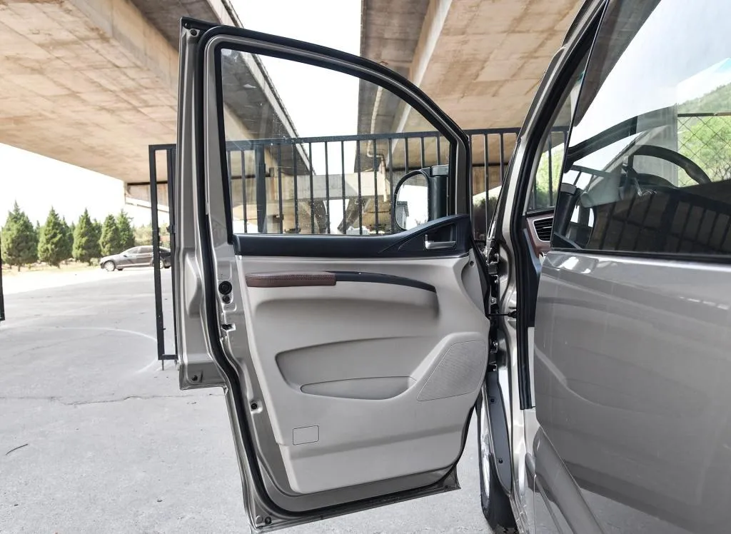 5 Seats Gl EV 100km/H 400km Electric Car Top Safety Lingzhi M5 EV Sedan Performance