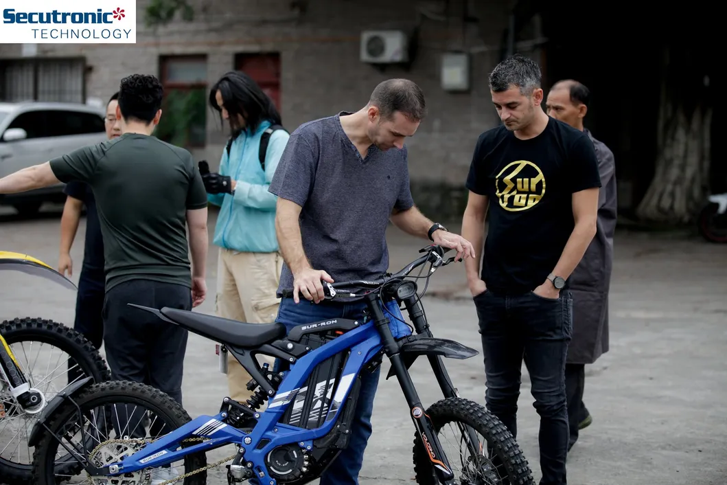 Original Manufacturer Sur Ron Light Bee X 2020 Electric Dirt E Bike off Road Sur Ron Electric Motorcycle Bike with Pedal Kit